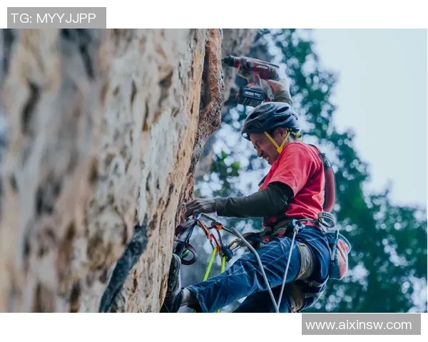 成都攀岩队勇攀高峰中路突破助力攀岩热潮再创新高